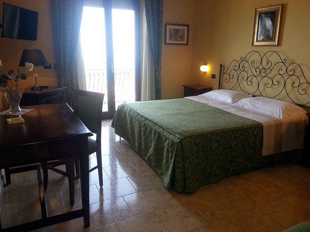 Book your hotel in Zafferana Etnea | Hotel Primavera dell'Etna