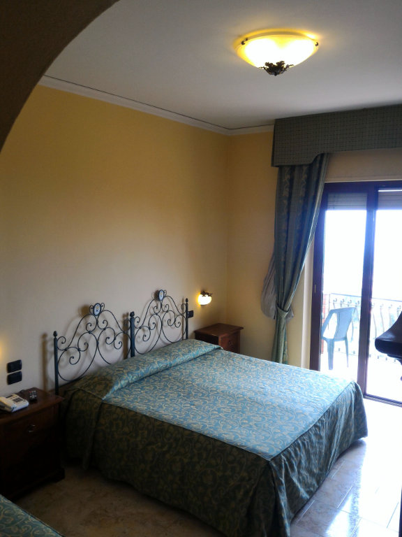 Buchen Sie Ihr Hotel in Zafferana Etnea | Hotel Primavera des Ätna